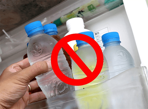Chai nước tái sử dụng lâu ngày các chất độc có hại sẽ gây ảnh hưởng tới sức khỏe hàng ngày